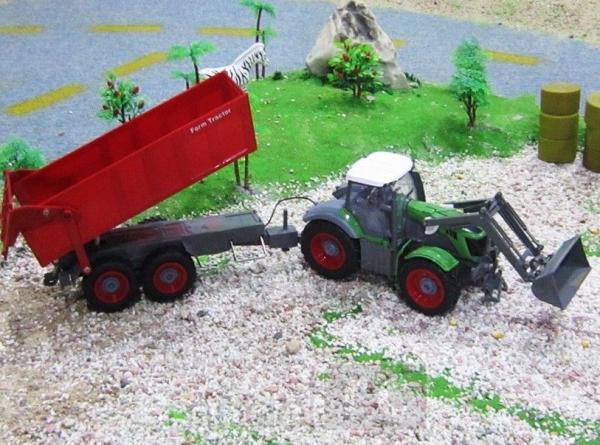 RC hračka na ovládanie Farm Traktor s lyžicou a vyklápacou vlečkou 1:28