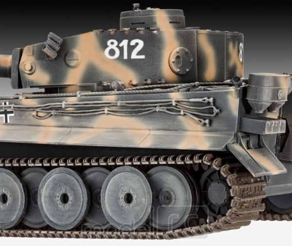 Plastový model Revell Pz.Kpfw. VI Tiger 75 Years Gift-set 1/35, 05790