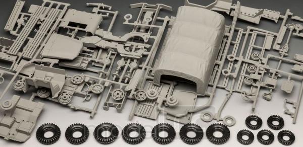 Plastikový model Revell M34 Tactical Truck & Off Road Vehicle 1/35, 03260