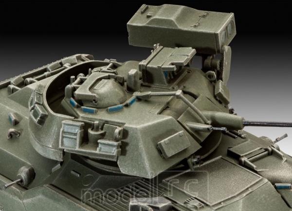 Plastikový model Revell M2/M3 Bradley 1/72, 03143