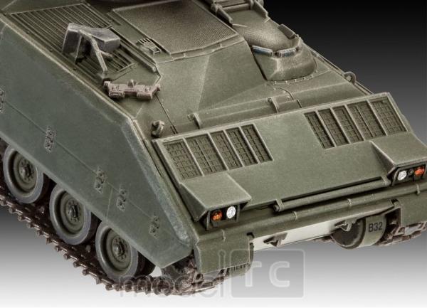 Plastikový model Revell M2/M3 Bradley 1/72, 03143