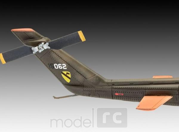 Plastikový model Revell Bell AH-1G Cobra 1/72, 04956