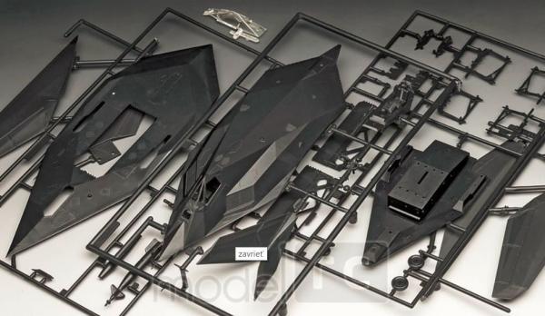 Plastikový model Lockheed Martin F-117A Nighthawk Stealth Fighter, Revell 03899