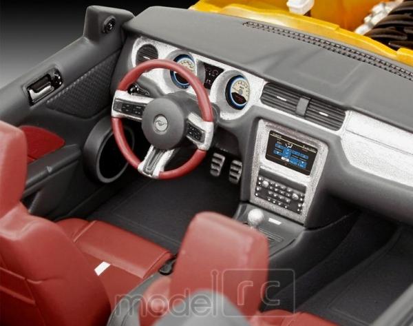 Plastový model Revell 2010 Ford Mustang GT 1/25, 07046